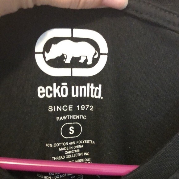 Ecko unlimited Vneck black Tshirt size small with chest logo - Picture 3 of 5